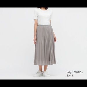 NWOT Uniqlo Grey Pleated Skirt XS